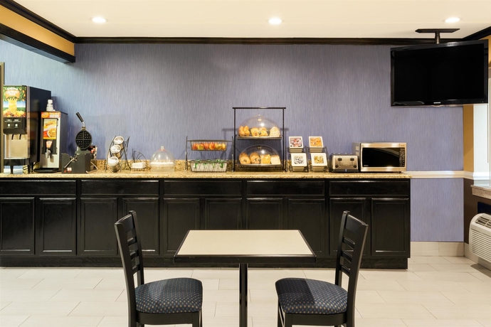 Imagen del bar/restaurante del Hotel Baymont By Wyndham Memphis East. Foto 4