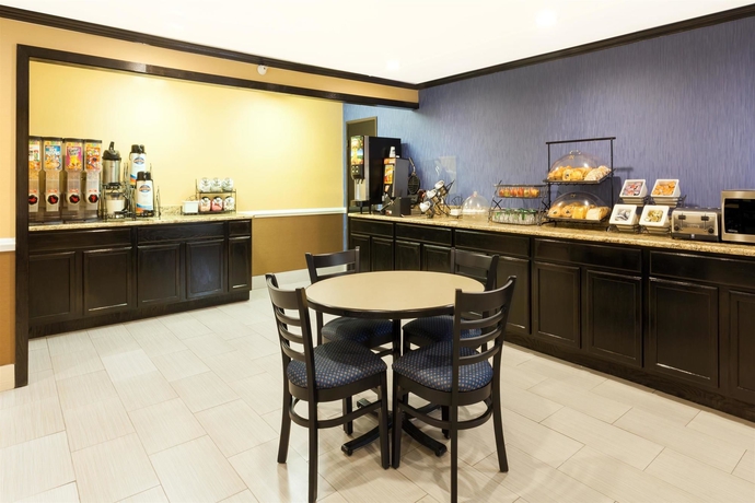 Imagen del bar/restaurante del Hotel Baymont By Wyndham Memphis East. Foto 5