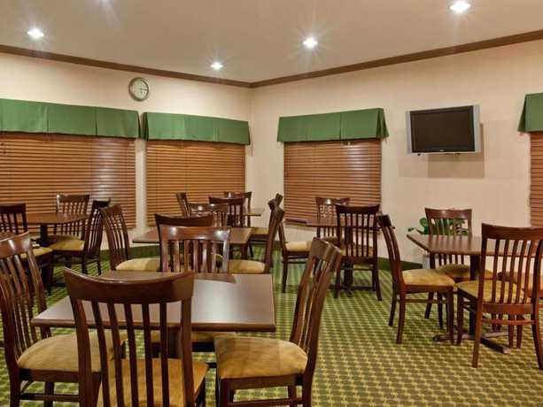 Imagen del bar/restaurante del Hotel Baymont By Wyndham Merrillville. Foto 3