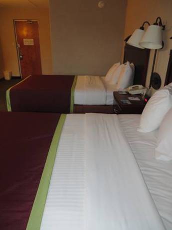 Imagen de la habitación del Hotel Baymont By Wyndham Michigan City. Foto 4