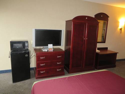 Imagen de la habitación del Hotel Baymont By Wyndham Michigan City. Foto 5