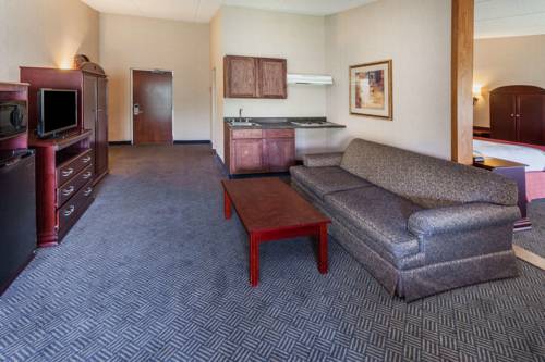 Imagen de la habitación del Hotel Baymont By Wyndham Michigan City. Foto 6