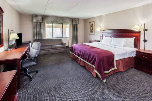 Imagen de la habitación del Hotel Baymont By Wyndham Michigan City. Foto 7