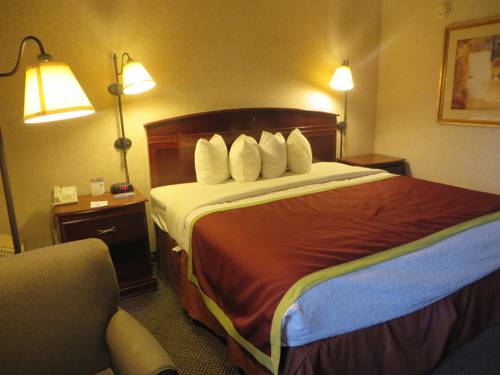 Imagen de la habitación del Hotel Baymont By Wyndham Michigan City. Foto 9
