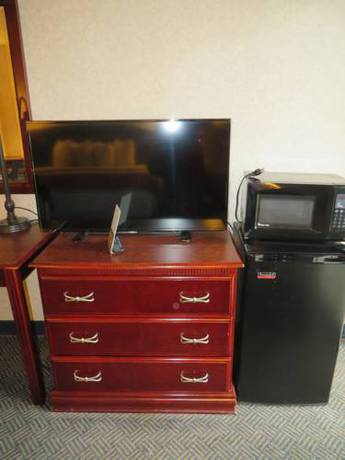 Imagen de la habitación del Hotel Baymont By Wyndham Michigan City. Foto 15