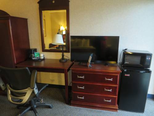 Imagen de la habitación del Hotel Baymont By Wyndham Michigan City. Foto 16