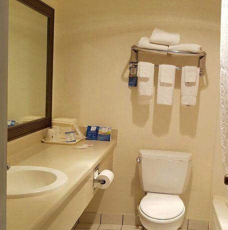 Imagen de la habitación del Hotel Baymont By Wyndham Midland Airport. Foto 16