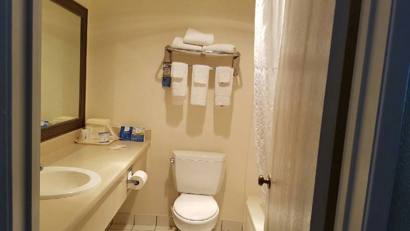 Imagen de la habitación del Hotel Baymont By Wyndham Midland Airport. Foto 17