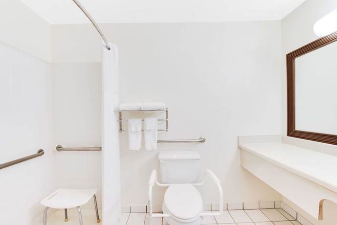 Imagen de la habitación del Hotel Baymont By Wyndham Midland Airport. Foto 18