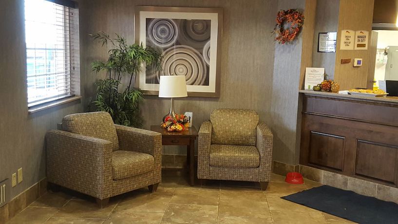 Imagen de los interiores del Hotel Baymont By Wyndham Minot. Foto 17