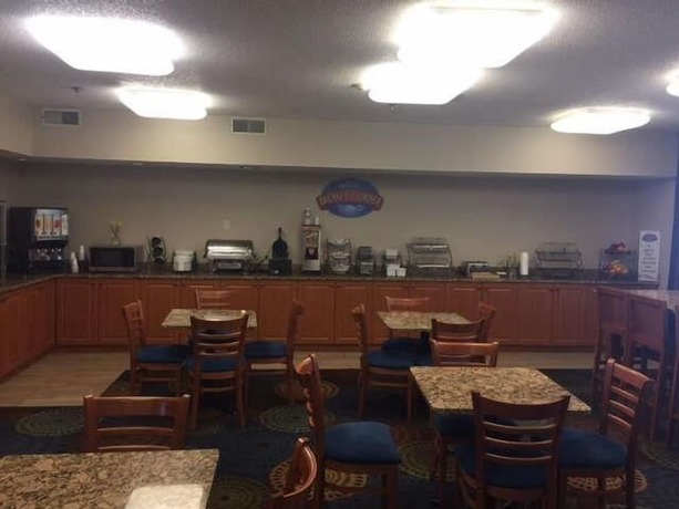 Imagen del bar/restaurante del Hotel Baymont By Wyndham Mishawaka South Bend Area. Foto 5