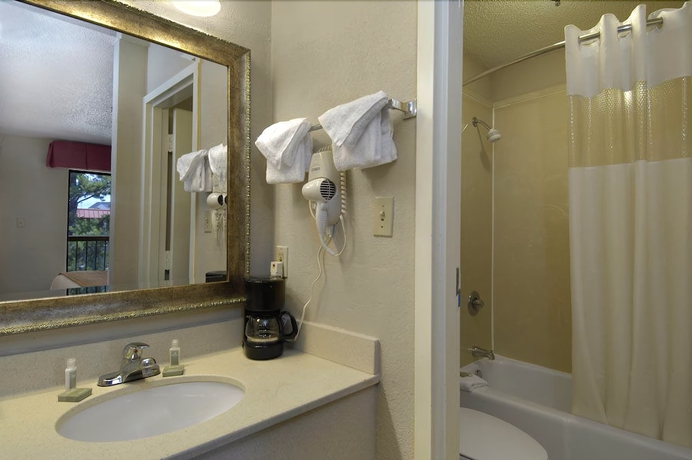 Imagen de la habitación del Hotel Baymont By Wyndham Mobile/ I-65. Foto 11