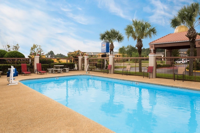 Imagen de la piscina del Hotel Baymont By Wyndham Mobile/tillmans Corner. Foto 16