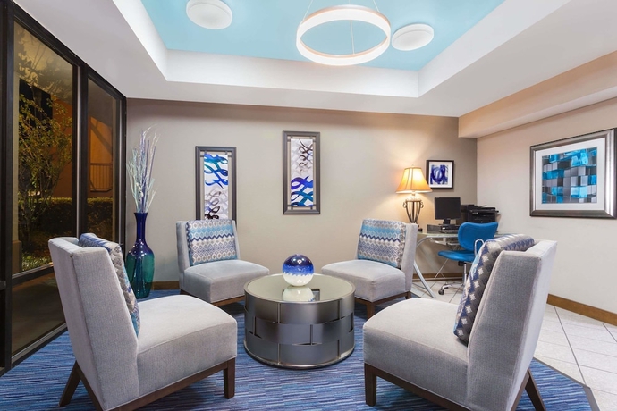 Imagen de los interiores del Hotel Baymont By Wyndham Mobile/tillmans Corner. Foto 15