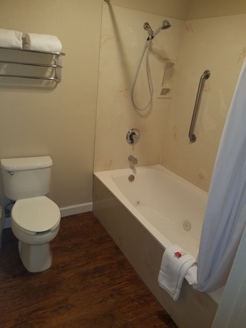 Imagen de la habitación del Hotel Baymont By Wyndham Modesto Salida. Foto 8