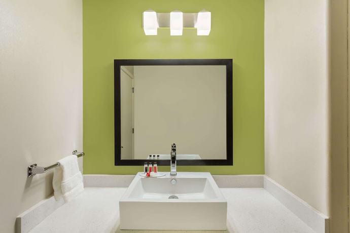 Imagen de la habitación del Hotel Baymont By Wyndham Modesto Salida. Foto 10
