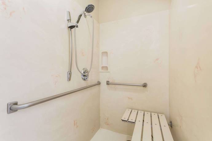 Imagen de la habitación del Hotel Baymont By Wyndham Modesto Salida. Foto 12