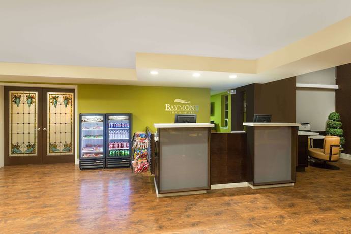 Imagen de los interiores del Hotel Baymont By Wyndham Modesto Salida. Foto 13