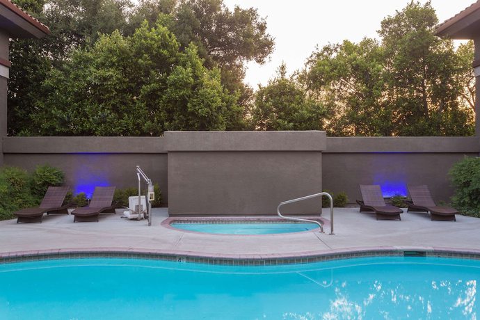 Imagen de la piscina del Hotel Baymont By Wyndham Modesto Salida. Foto 18