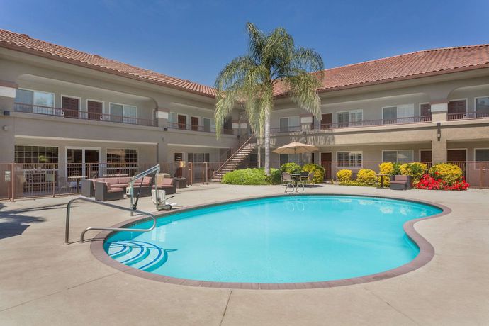 Imagen de la piscina del Hotel Baymont By Wyndham Modesto Salida. Foto 19