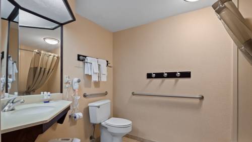 Imagen de la habitación del Hotel Baymont By Wyndham Monroe Ohio. Foto 5