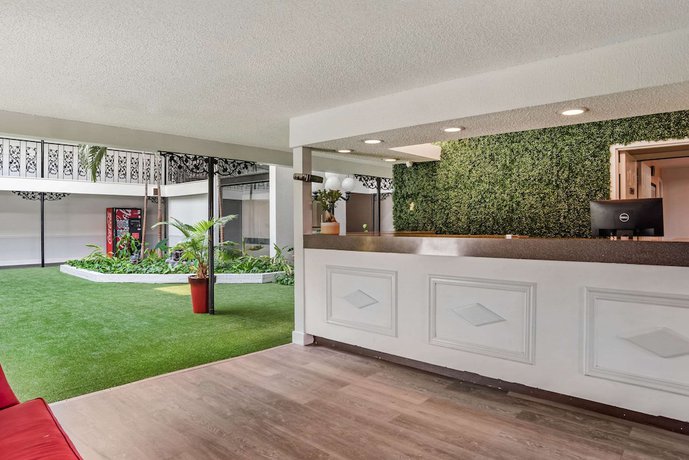 Imagen de los interiores del Hotel Baymont By Wyndham Montgomery Al. Foto 18