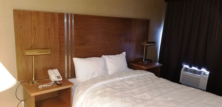 Imagen de la habitación del Hotel Baymont By Wyndham Montreal Airport. Foto 6