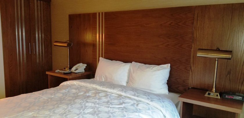 Imagen de la habitación del Hotel Baymont By Wyndham Montreal Airport. Foto 7