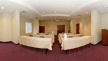 Imagen de los interiores del Hotel Baymont By Wyndham Mooresville. Foto 7