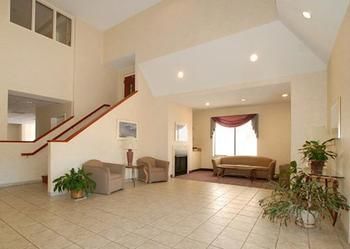 Imagen de los interiores del Hotel Baymont By Wyndham Mooresville. Foto 10