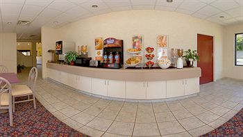 Imagen de los interiores del Hotel Baymont By Wyndham Mooresville. Foto 11