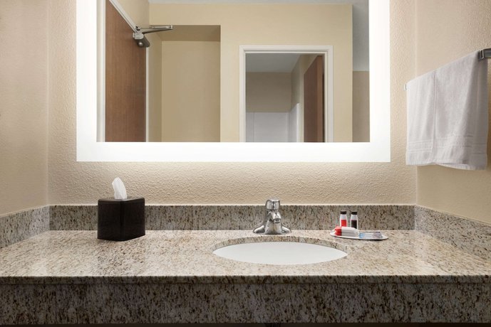 Imagen de la habitación del Hotel Baymont By Wyndham Mt. Pleasant. Foto 11