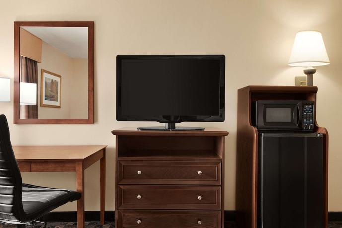 Imagen de la habitación del Hotel Baymont By Wyndham Mt. Pleasant. Foto 17