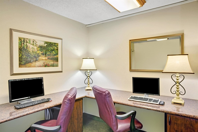 Imagen de los interiores del Hotel Baymont By Wyndham Murray/salt Lake City. Foto 10