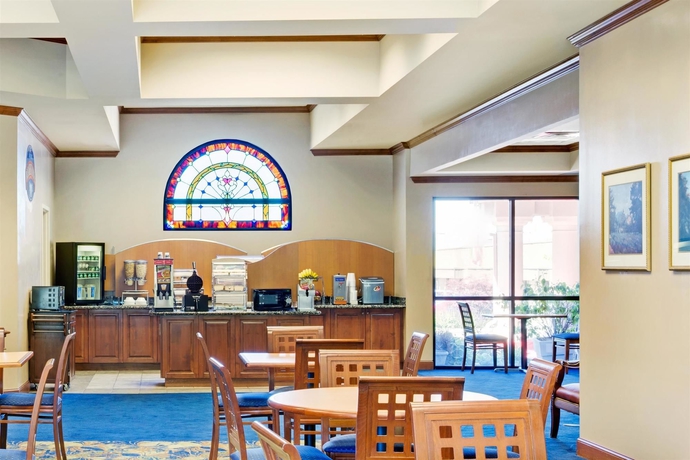 Imagen del bar/restaurante del Hotel Baymont By Wyndham Murray/salt Lake City. Foto 4