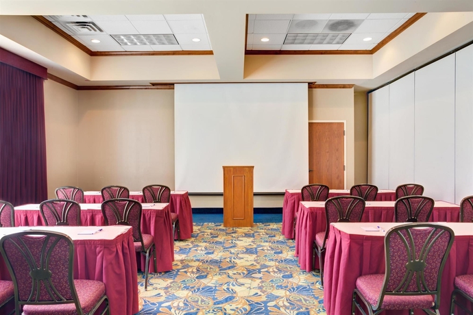 Imagen de los interiores del Hotel Baymont By Wyndham Murray/salt Lake City. Foto 15