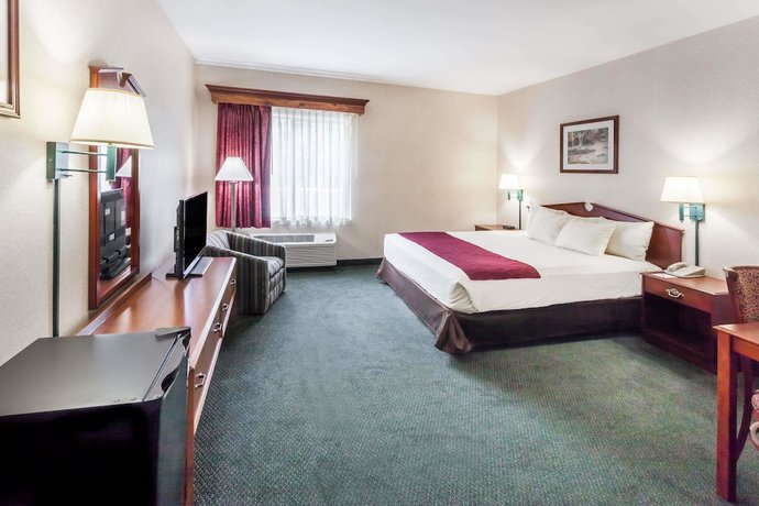 Imagen de la habitación del Hotel Baymont By Wyndham New Buffalo. Foto 7