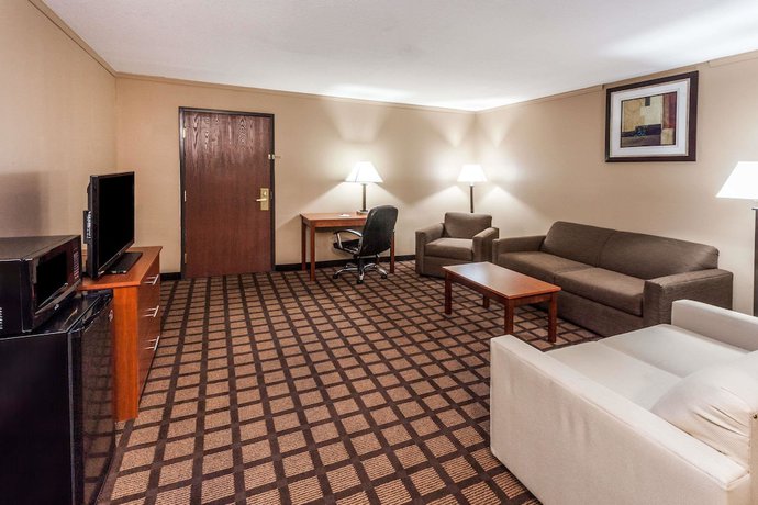 Imagen de la habitación del Hotel Baymont By Wyndham New Buffalo. Foto 10