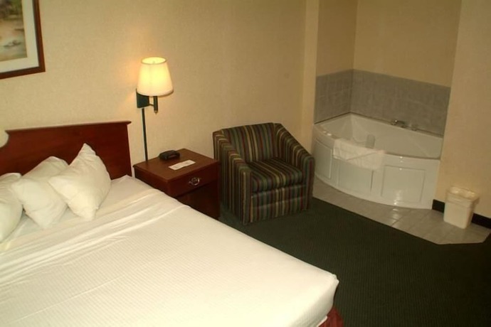 Imagen de la habitación del Hotel Baymont By Wyndham New Buffalo. Foto 11