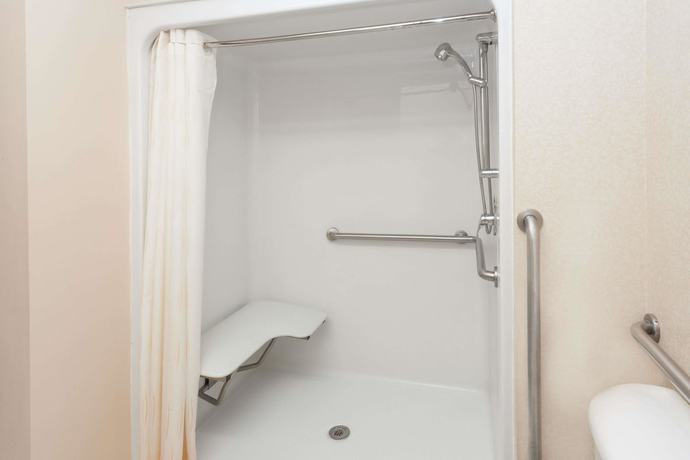 Imagen de la habitación del Hotel Baymont By Wyndham New Buffalo. Foto 12