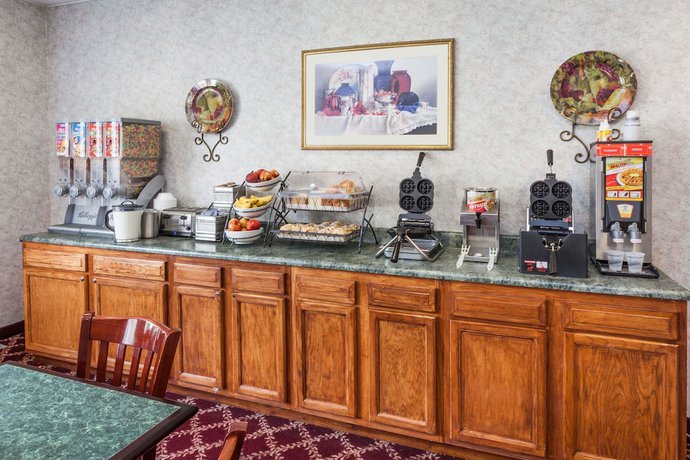Imagen de los interiores del Hotel Baymont By Wyndham New Buffalo. Foto 16