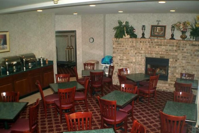 Imagen del bar/restaurante del Hotel Baymont By Wyndham New Buffalo. Foto 3