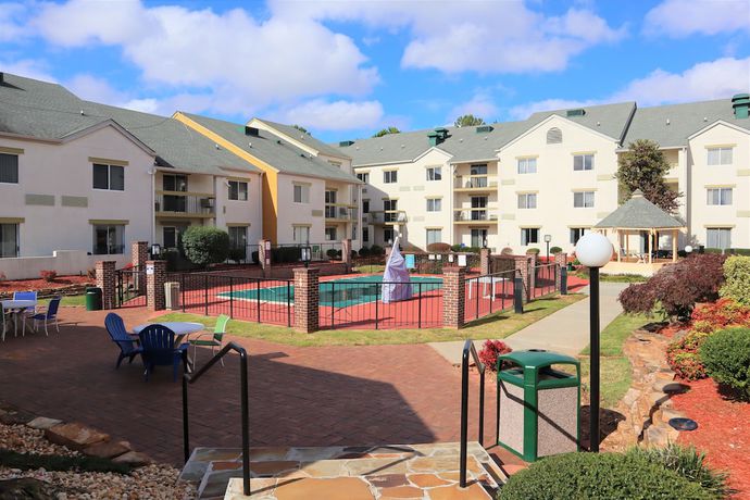Imagen de los interiores del Hotel Baymont By Wyndham Norcross Atlanta. Foto 19