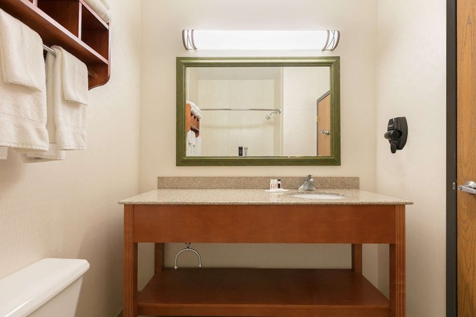 Imagen de la habitación del Hotel Baymont By Wyndham Oklahoma City/quail Springs. Foto 11