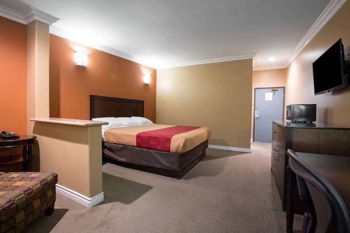 Imagen de la habitación del Hotel Baymont By Wyndham Ontario. Foto 3