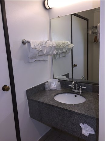 Imagen de la habitación del Hotel Baymont By Wyndham Ontario. Foto 7