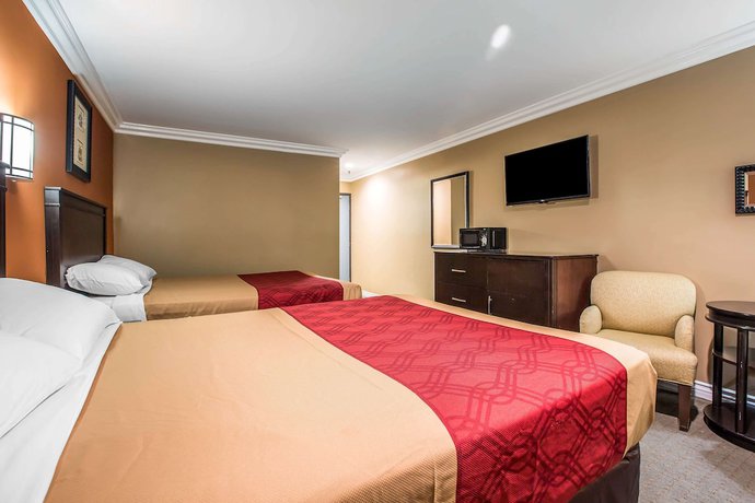 Imagen de la habitación del Hotel Baymont By Wyndham Ontario. Foto 14