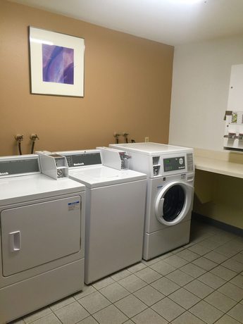 Imagen de los interiores del Hotel Baymont By Wyndham Ontario. Foto 20
