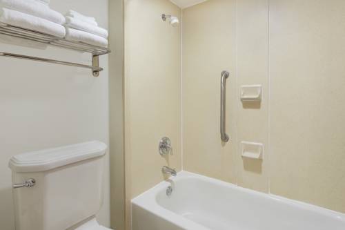 Imagen de la habitación del Hotel Baymont By Wyndham Orangeburg North. Foto 4