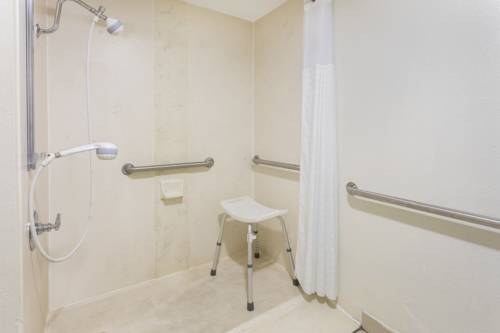 Imagen de la habitación del Hotel Baymont By Wyndham Orangeburg North. Foto 10